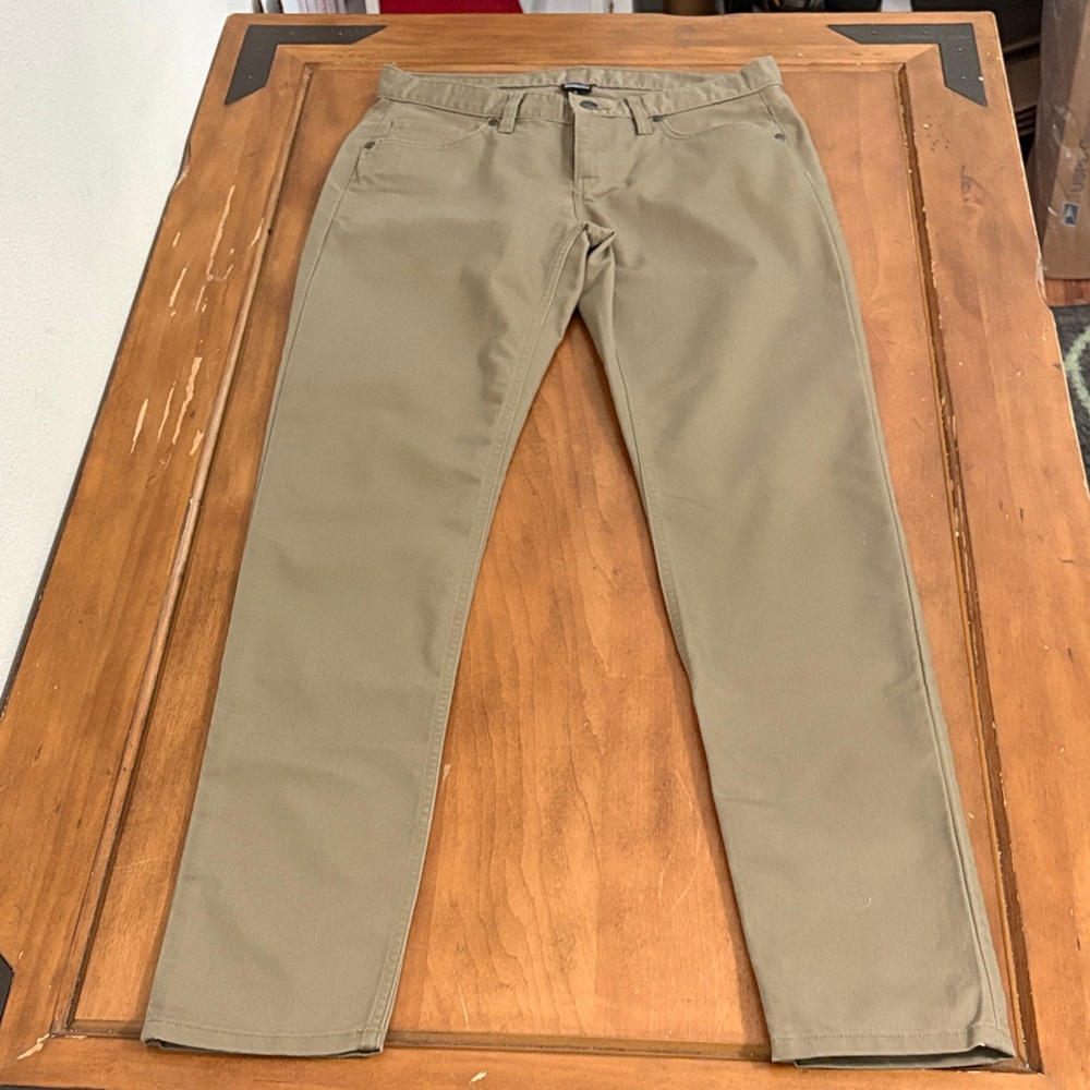 Patagonia Classic Khaki Chinos Size 6